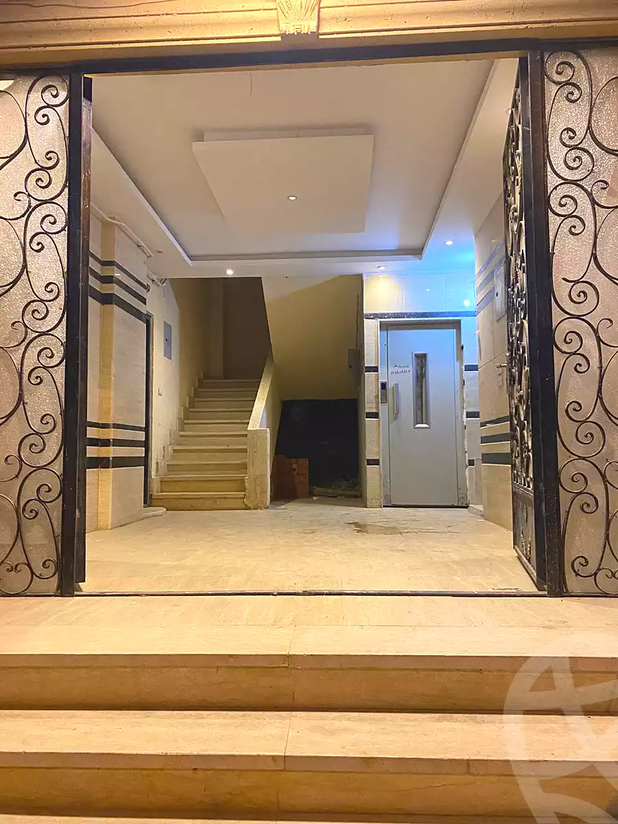 https://aqarmap.com.eg/ar/listing/7263863-for-sale-cairo-6th-of-october-el-ahyaa-neighborhood-3rd-al-hay-al-thalith-st