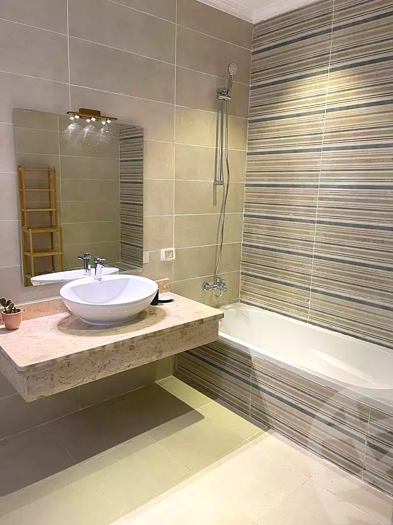 https://aqarmap.com.eg/ar/listing/7265638-for-sale-cairo-new-cairo-compounds-kmbwnd-kryk-twn-il-cazar