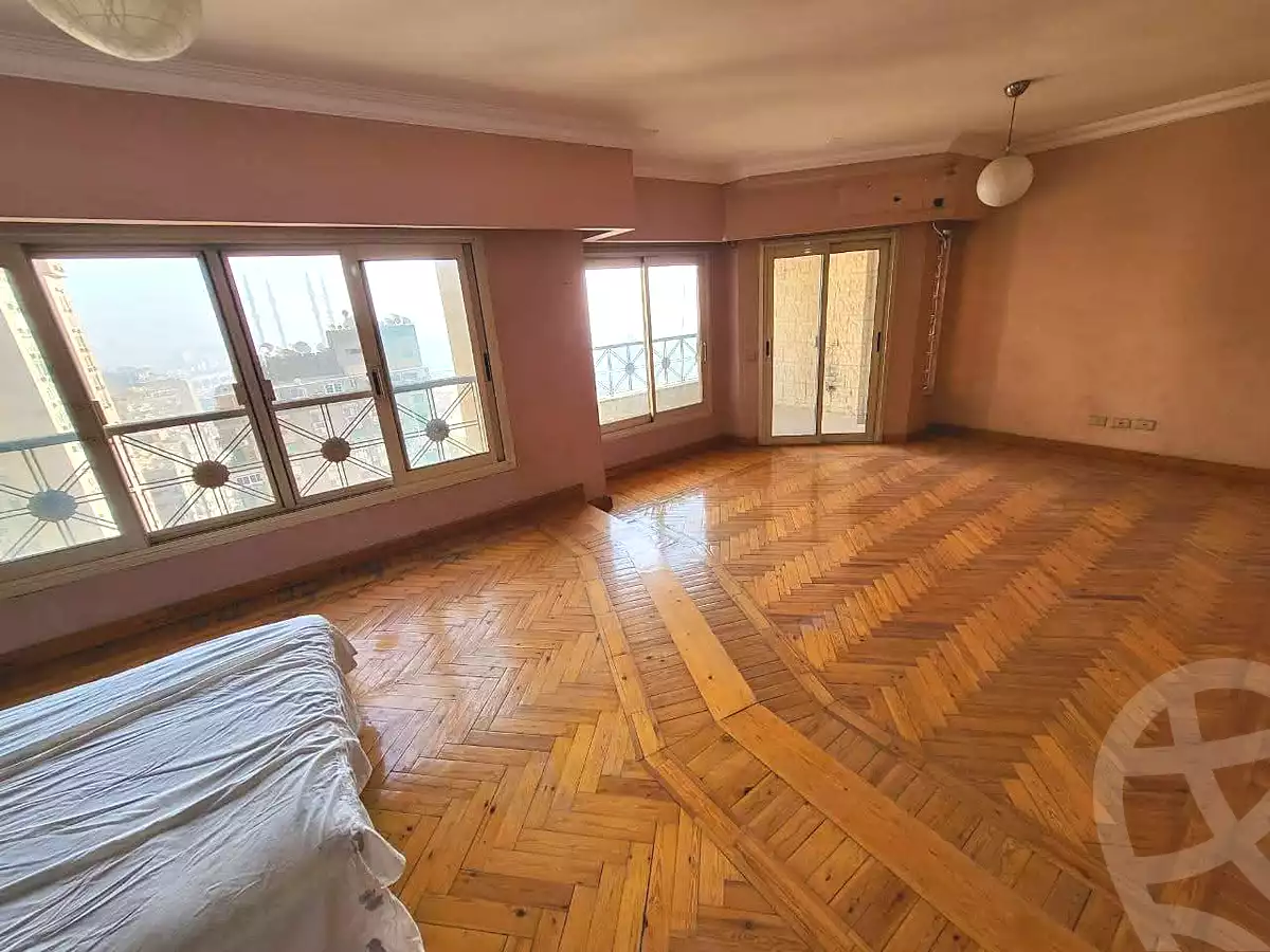 https://aqarmap.com.eg/ar/listing/7267642-for-sale-cairo-shoubra-corniche-el-nile-st