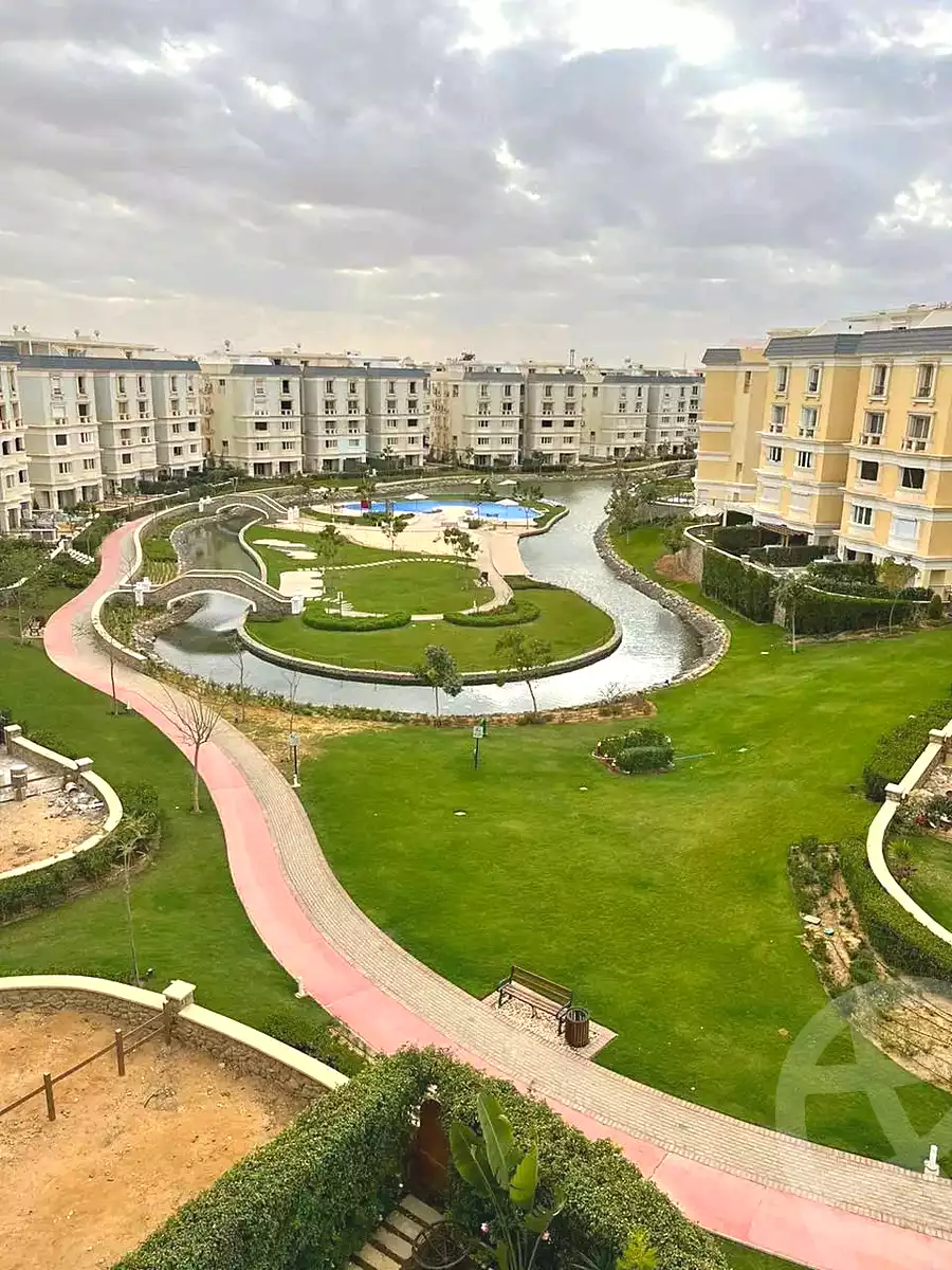 https://aqarmap.com.eg/ar/listing/7268010-for-sale-cairo-new-cairo-compounds-mountain-view-hyde-park