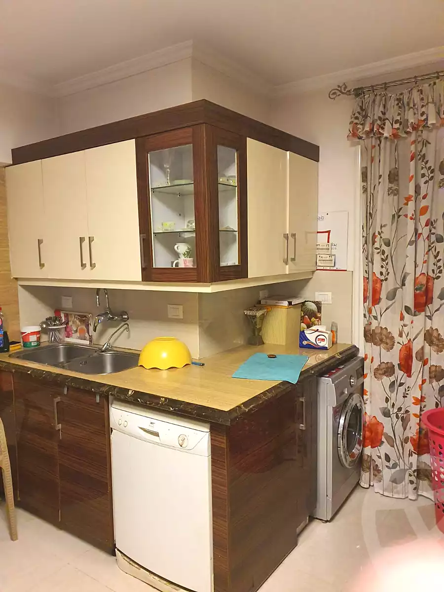 https://aqarmap.com.eg/ar/listing/7269801-for-sale-cairo-new-cairo-lrhb-city-phase-4-mohammed-farid-st