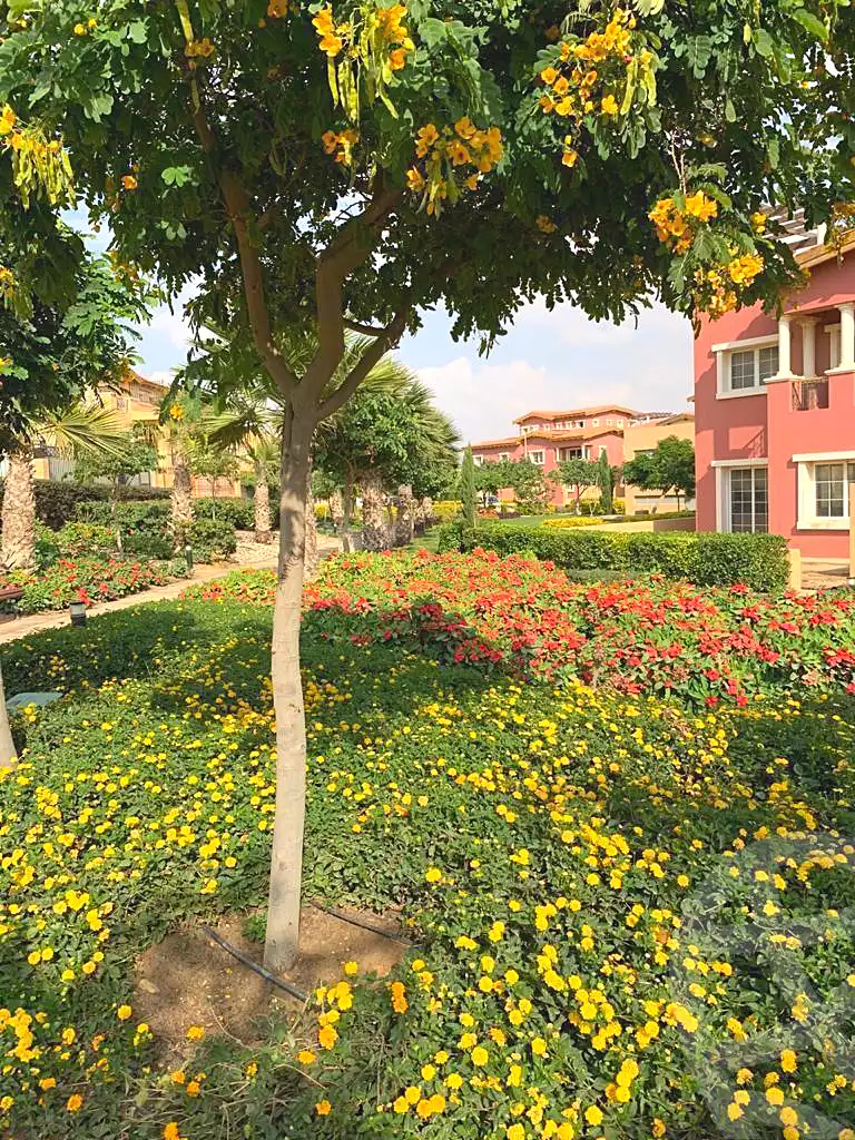 https://aqarmap.com.eg/ar/listing/7270546-for-sale-cairo-new-cairo-compounds-hyde-park-centre-ville-hyde-park