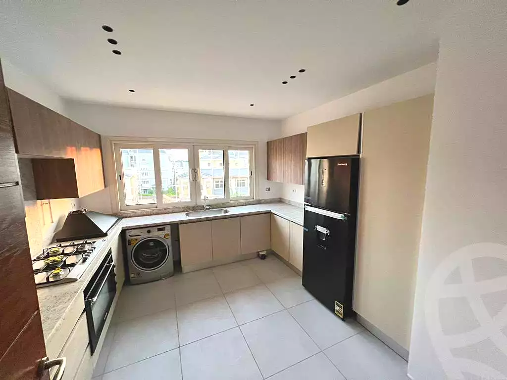 https://aqarmap.com.eg/ar/listing/7270737-for-sale-cairo-new-cairo-compounds-mountain-view-hyde-park