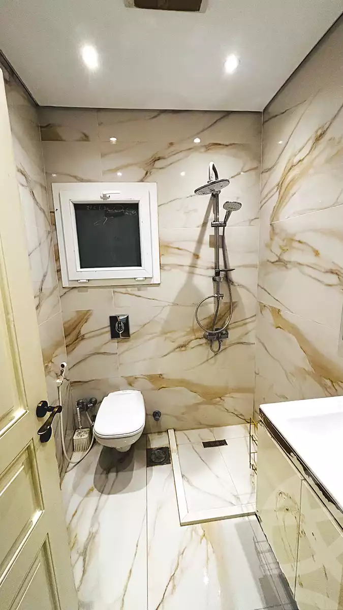 https://aqarmap.com.eg/ar/listing/7276914-for-sale-cairo-new-cairo-first-settlement-mhwr-mstfy-kml