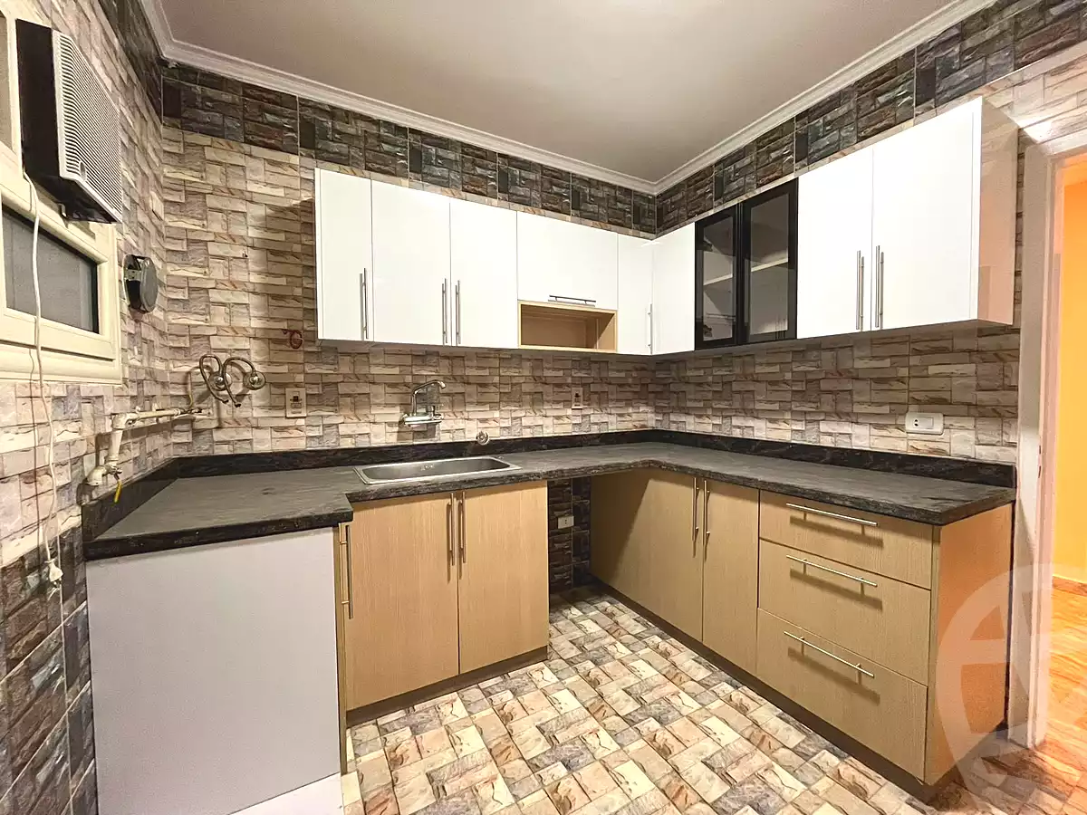 https://aqarmap.com.eg/ar/listing/7283261-for-sale-cairo-6th-of-october-el-ahyaa-neighborhood-3rd-al-hay-al-thalith-st