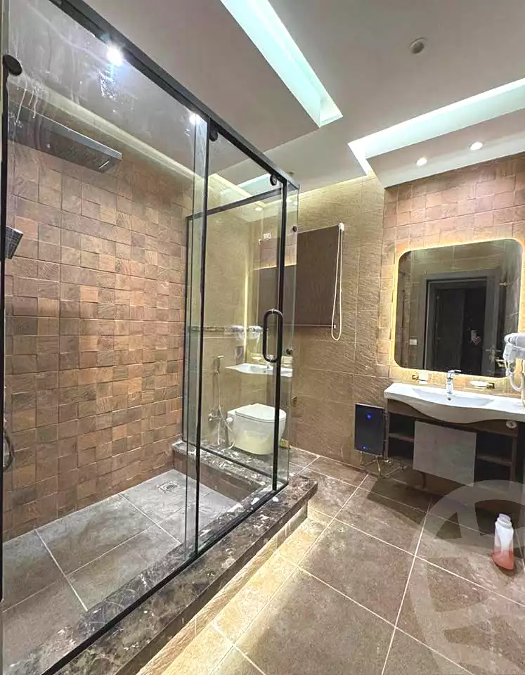 https://aqarmap.com.eg/ar/listing/7283981-for-sale-cairo-new-cairo-compounds-hyde-park-centre-ville-hyde-park