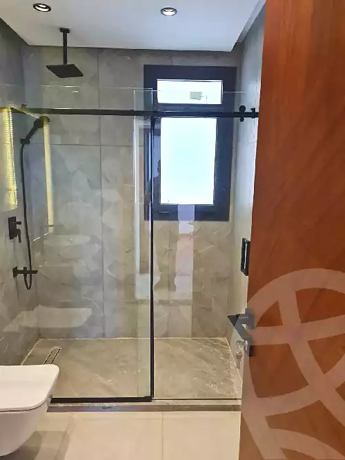 https://aqarmap.com.eg/ar/listing/7284778-for-sale-cairo-el-sheikh-zayed-city-compounds-kmbwnd-wyst-twn-swdyk