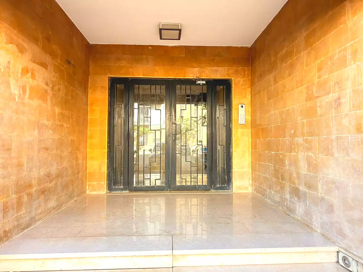 https://aqarmap.com.eg/en/listing/7287821-for-rent-cairo-el-sheikh-zayed-city-compounds-the-courtyard-mall-dorra