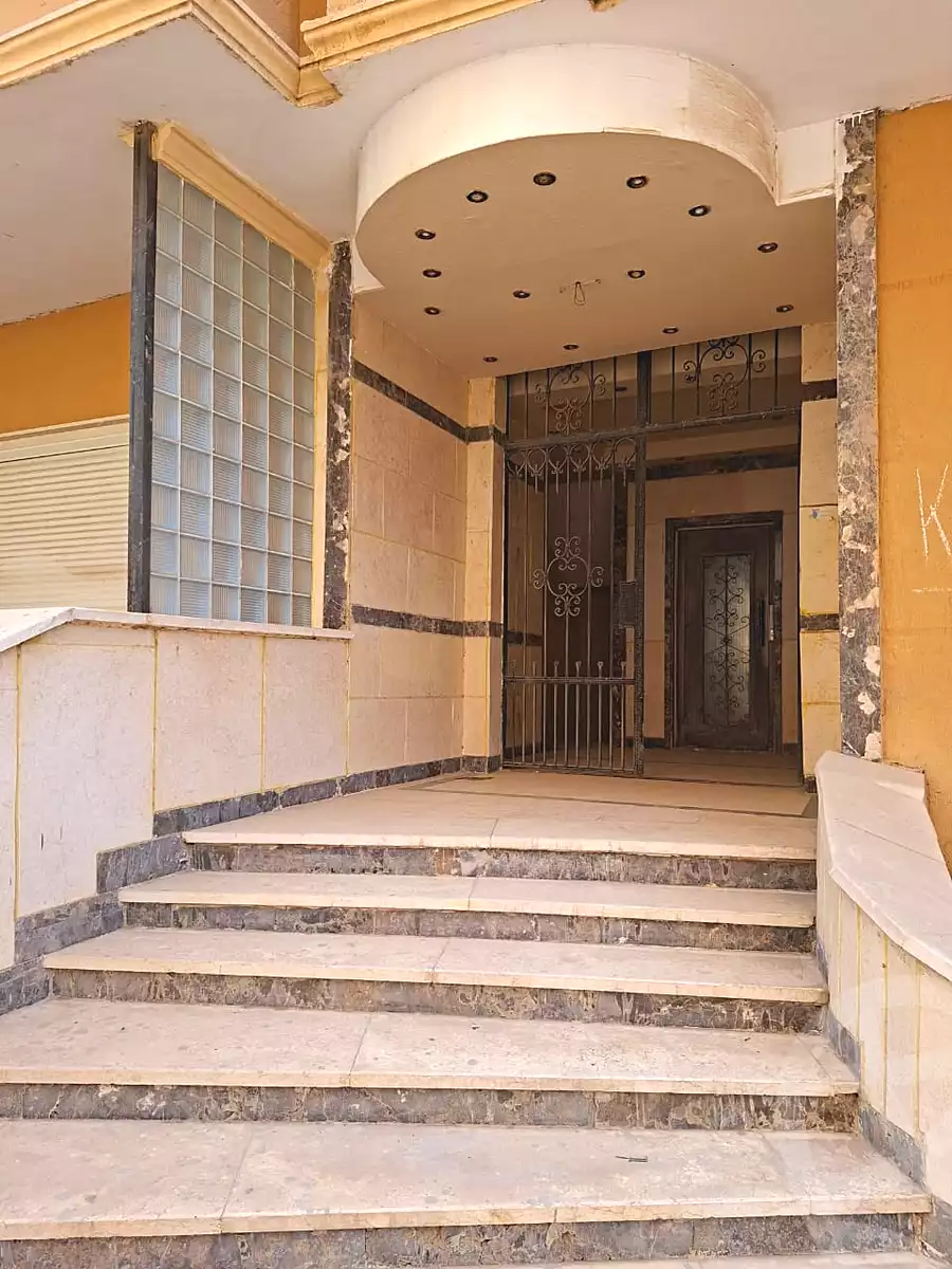 https://aqarmap.com.eg/ar/listing/7296181-for-sale-cairo-new-cairo-north-investors-salama-hegazi-st