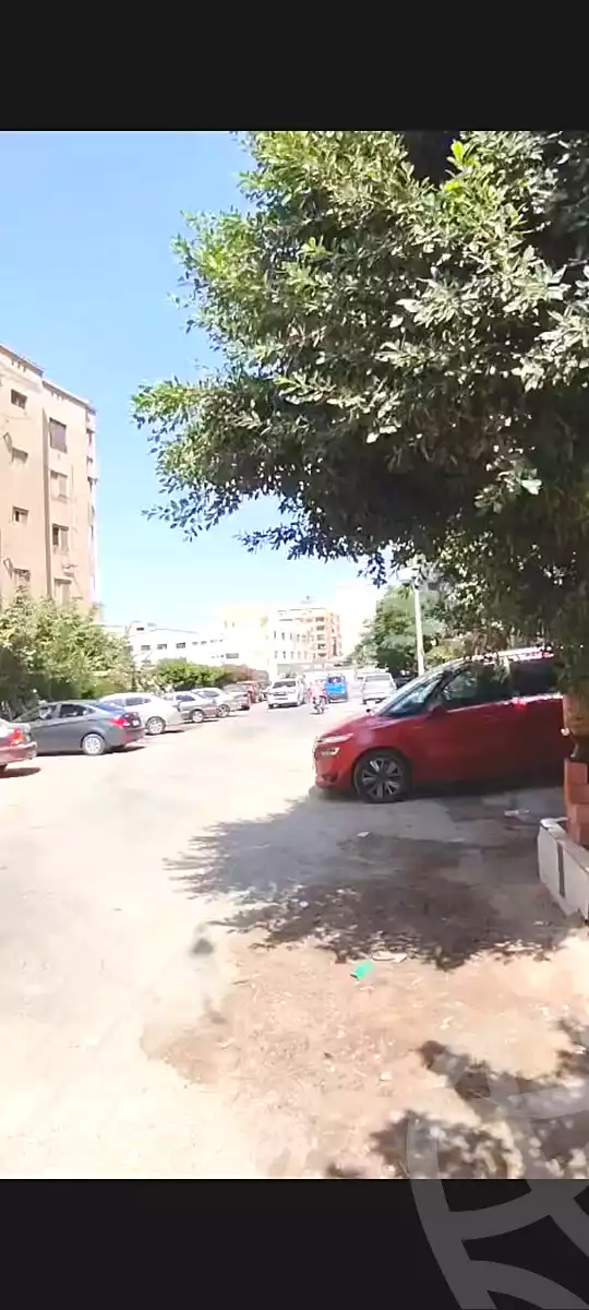 https://aqarmap.com.eg/ar/listing/7298126-for-sale-cairo-6th-of-october-el-ahyaa-neighborhood-2nd-divided-from-al-kafrawei-st