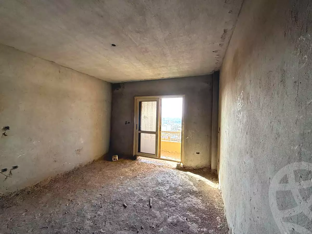 https://aqarmap.com.eg/en/listing/7298172-for-sale-cairo-el-sheikh-zayed-city-compounds-el-khamayel