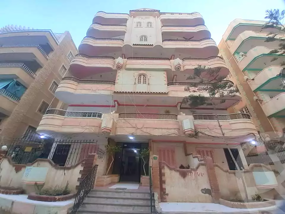 https://aqarmap.com.eg/ar/listing/7299444-for-sale-alexandria-al-agamy-shataa-el-nakheel
