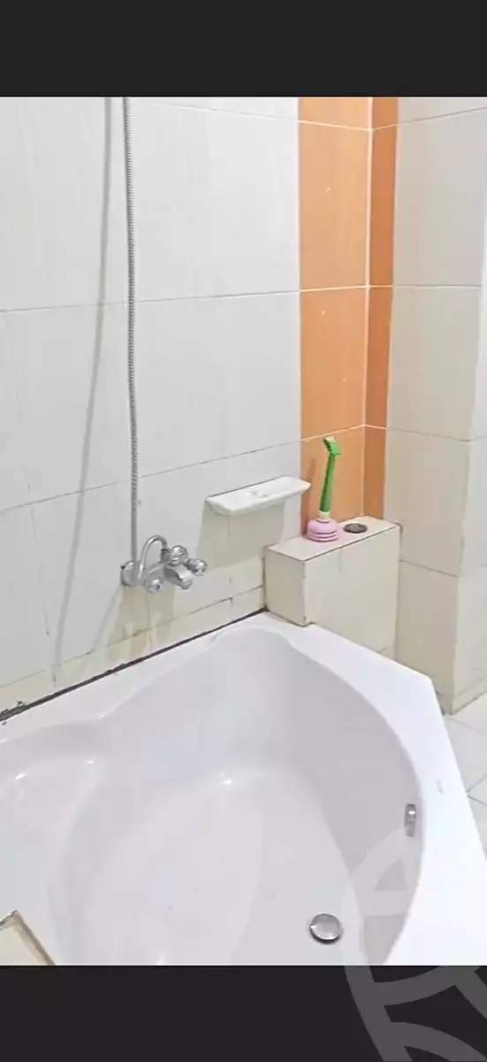 https://aqarmap.com.eg/ar/listing/7300421-for-rent-cairo-6th-of-october-el-ahyaa-neighborhood-2nd-dr-abdel-wahab-moro-rd