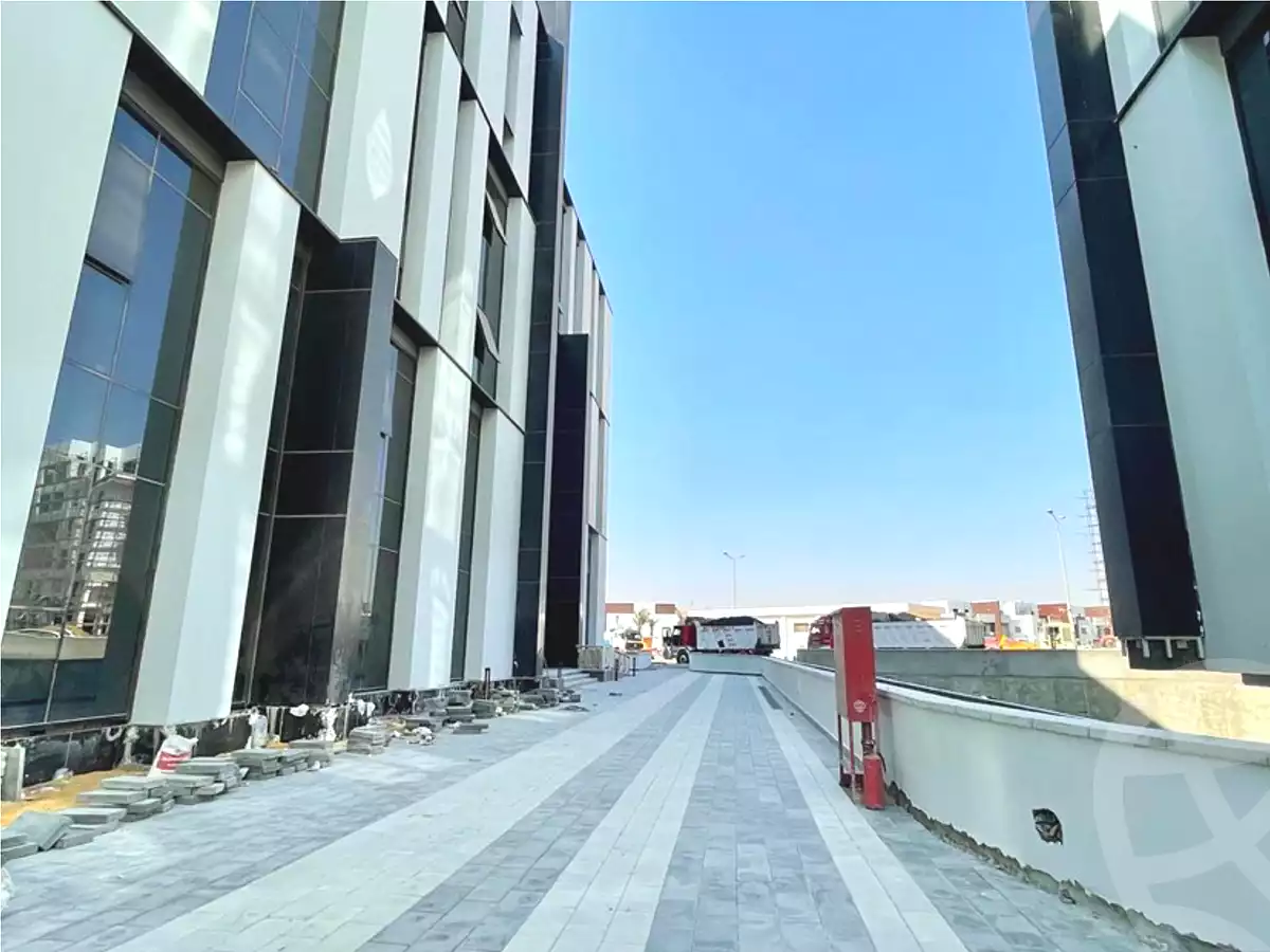 https://aqarmap.com.eg/ar/listing/7303141-for-sale-cairo-new-cairo-compounds-hyde-park-business-district