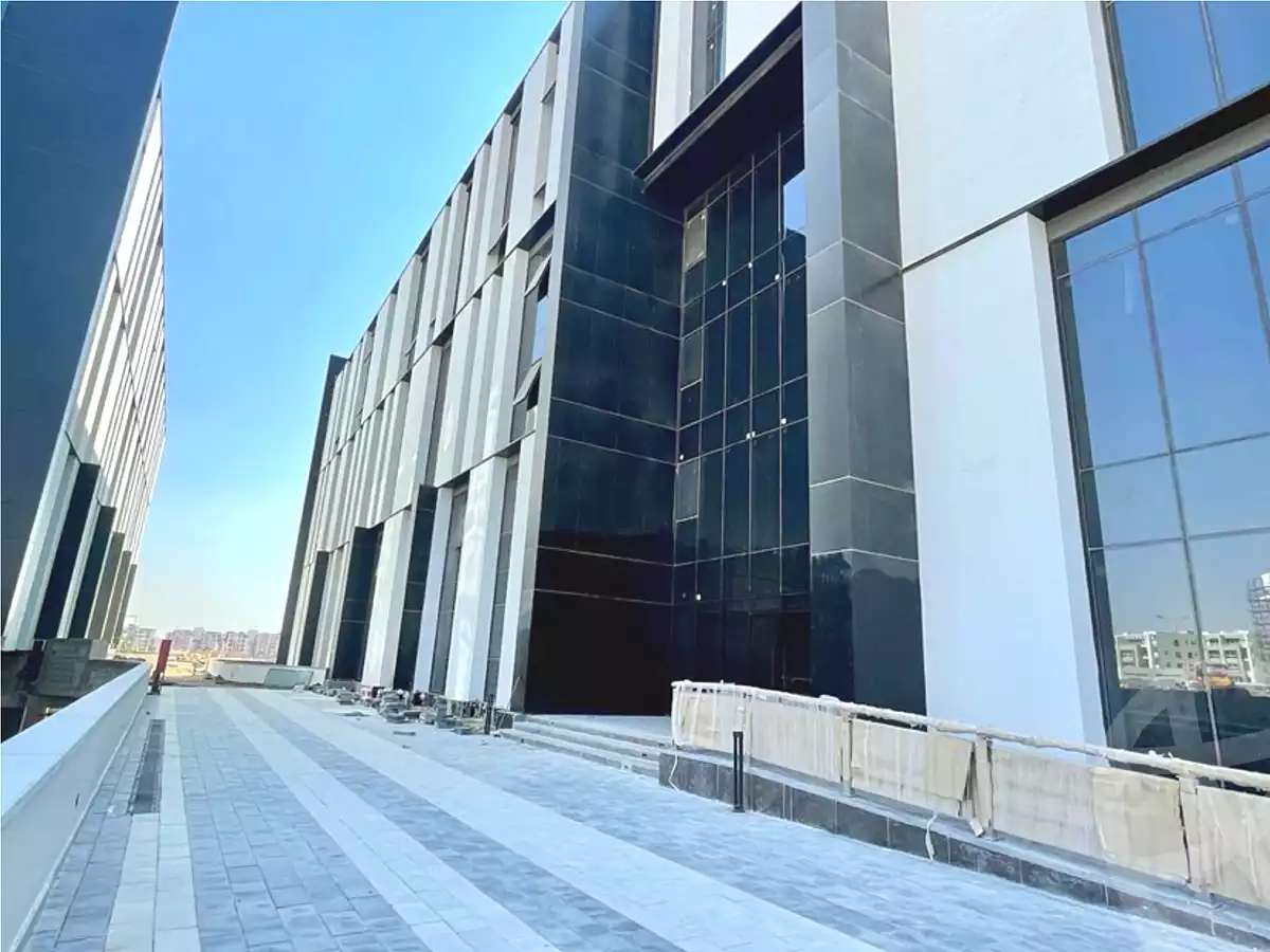 https://aqarmap.com.eg/ar/listing/7303141-for-sale-cairo-new-cairo-compounds-hyde-park-business-district