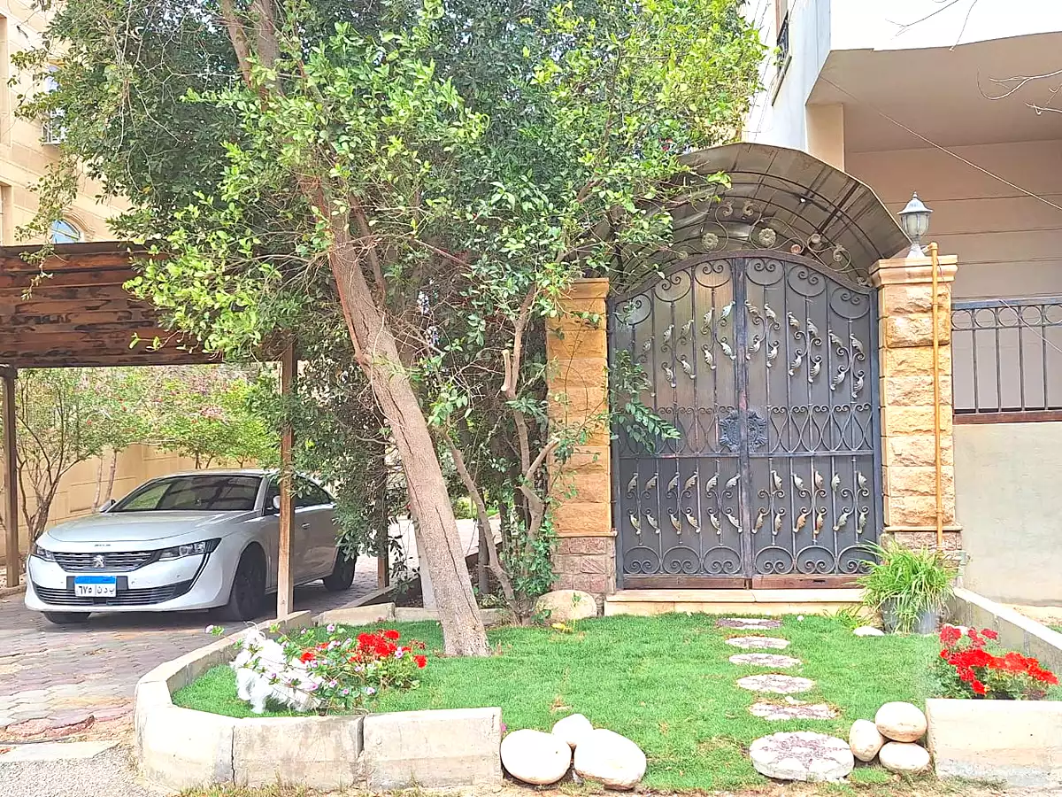 https://aqarmap.com.eg/ar/listing/7309032-for-sale-cairo-new-cairo-first-settlement-mhwr-mstfy-kml