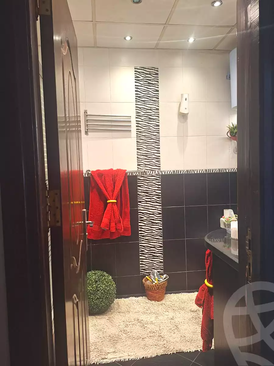 https://aqarmap.com.eg/ar/listing/7309150-for-sale-cairo-new-cairo-first-settlement-mhwr-mstfy-kml