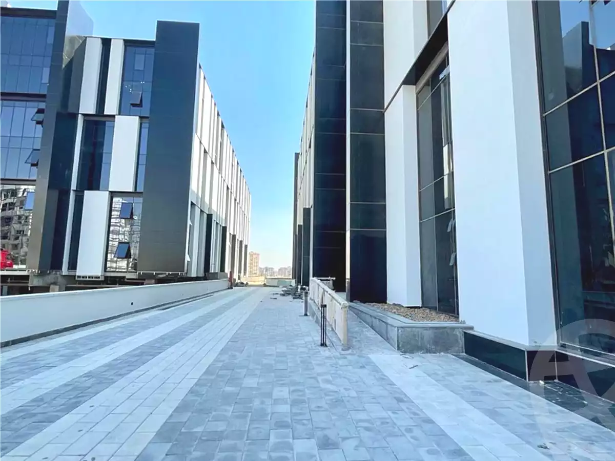 https://aqarmap.com.eg/en/listing/7303103-for-sale-cairo-new-cairo-compounds-hyde-park-business-district