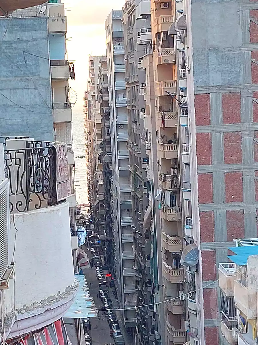https://aqarmap.com.eg/ar/listing/7311546-for-sale-alexandria-sydy-bshr-sydy-bshr-bhry-shr-mhmwd-l-yswy