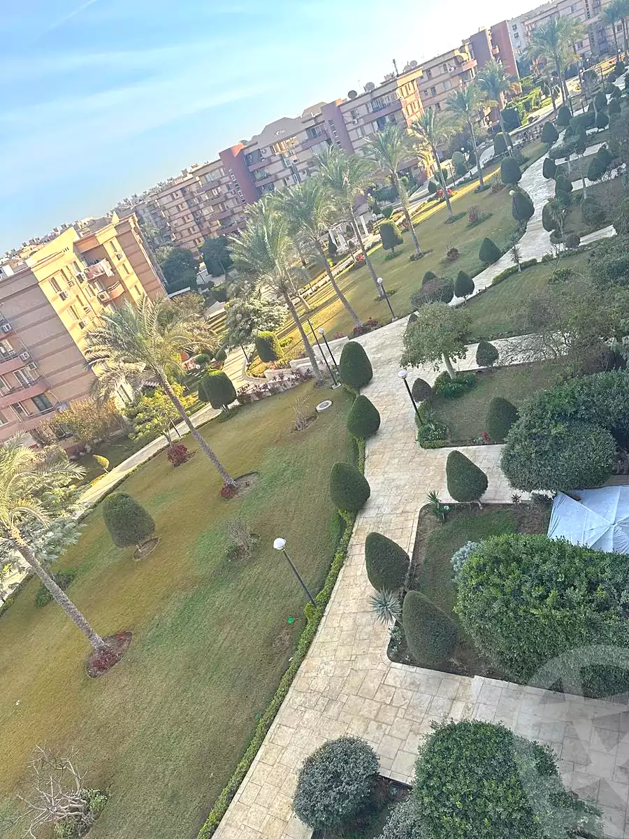 https://aqarmap.com.eg/en/listing/7316244-for-sale-cairo-new-cairo-lrhb-city-phase-4-mohammed-farid-st