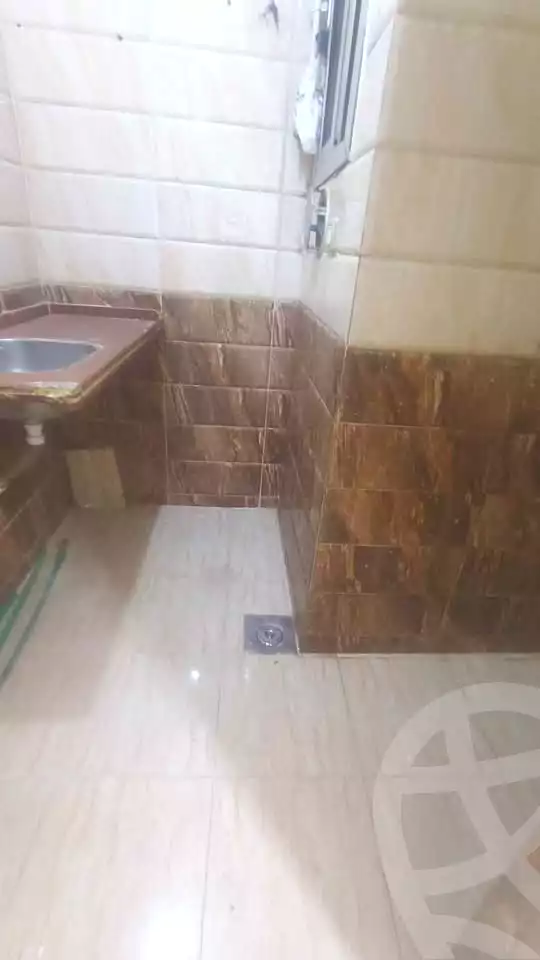 https://aqarmap.com.eg/en/listing/7318070-for-sale-alexandria-alhadara-new-el-hadra-al-gemezi-st