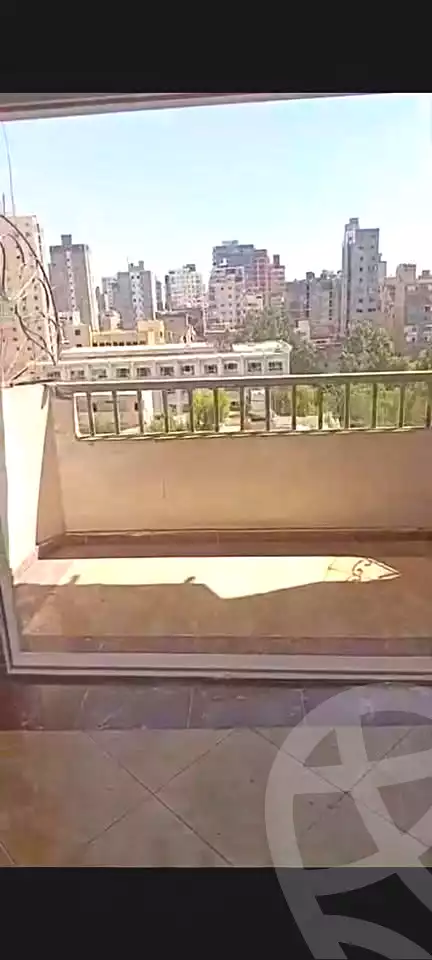https://aqarmap.com.eg/ar/listing/7320359-for-sale-alexandria-sydy-bshr-shr-mlk-hfny