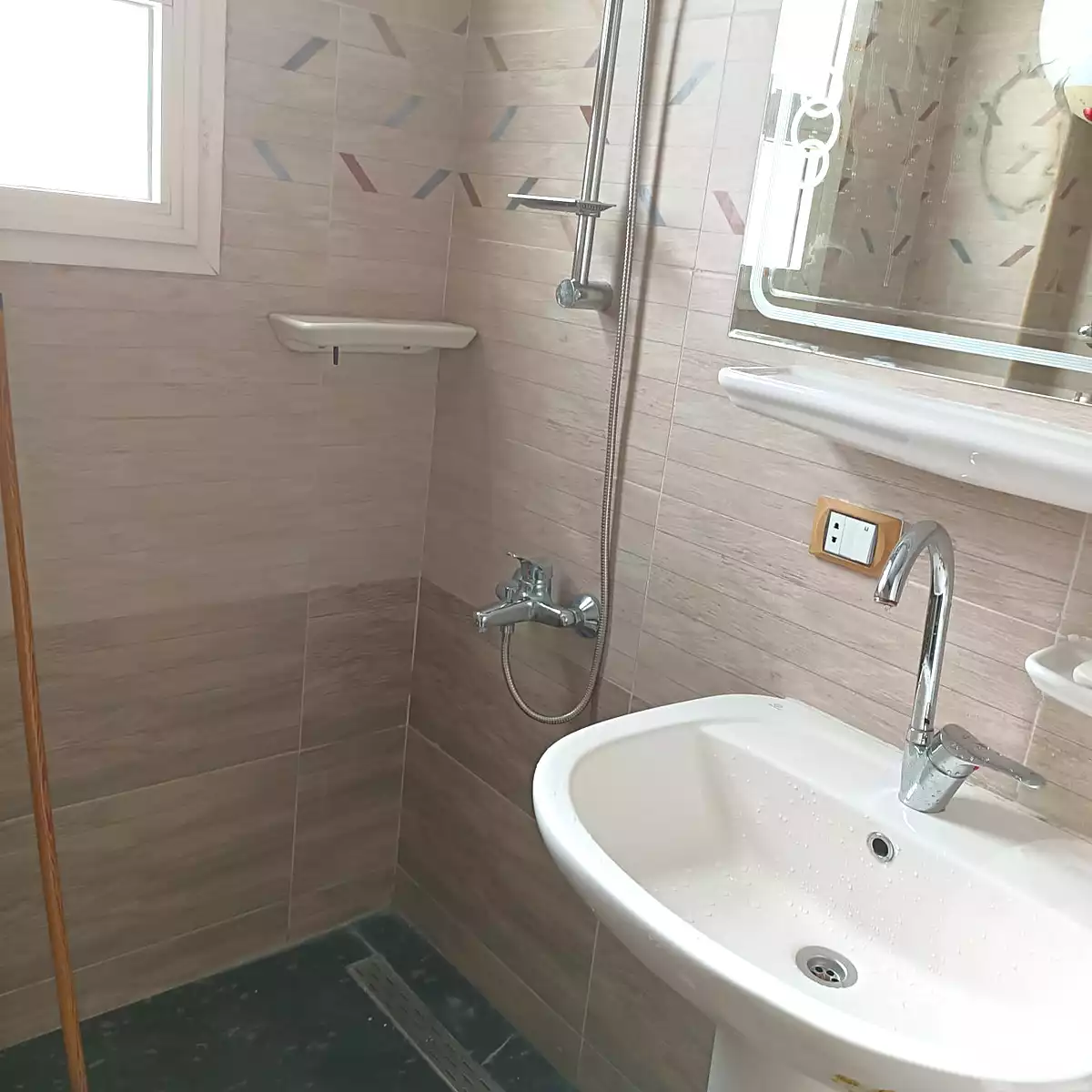 https://aqarmap.com.eg/ar/listing/7322035-for-rent-cairo-el-sheikh-zayed-city-mntq-fr-y-bmdyn-lshykh-zyd
