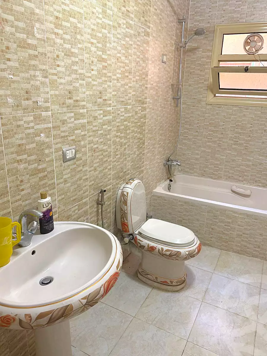 https://aqarmap.com.eg/ar/listing/7338175-for-sale-cairo-6th-of-october-el-ahyaa-neighborhood-3rd-al-hay-al-thalith-st