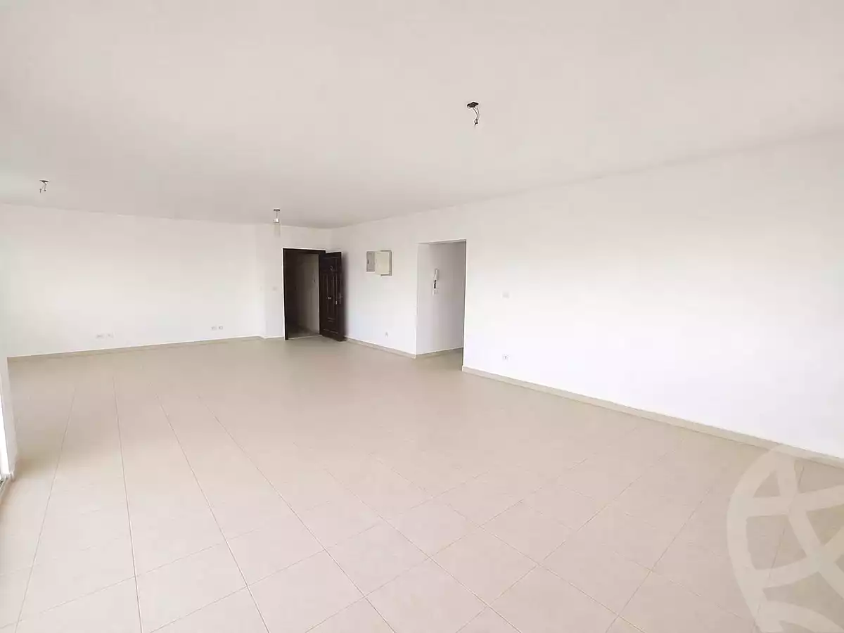 https://aqarmap.com.eg/ar/listing/7338630-for-sale-cairo-new-cairo-lrhb-city-phase-4-mohammed-farid-st