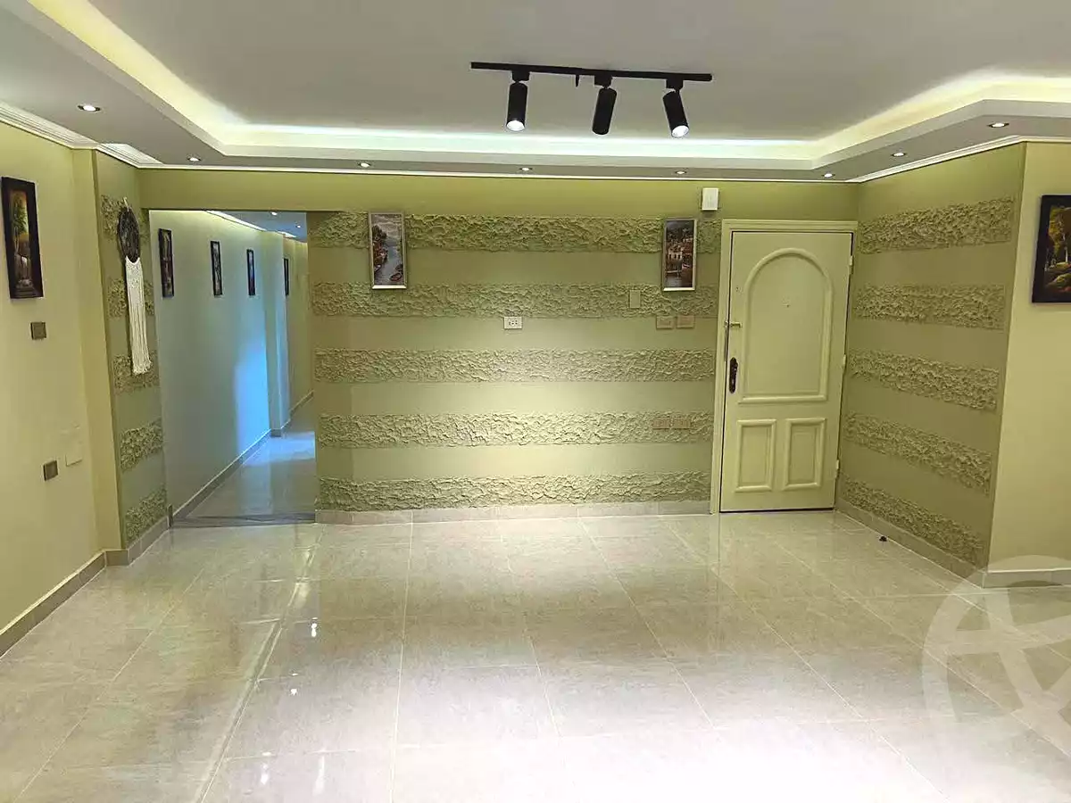 https://aqarmap.com.eg/ar/listing/7342121-for-sale-cairo-helwan-helwan-el-sharkeya-mostafa-safwat-st