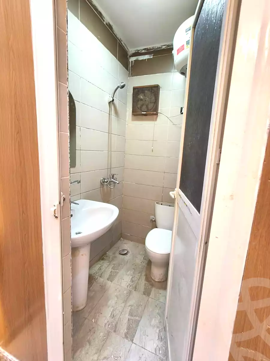 https://aqarmap.com.eg/ar/listing/7352330-for-rent-cairo-6th-of-october-el-ahyaa-neighborhood-2nd-divided-from-al-kafrawei-st