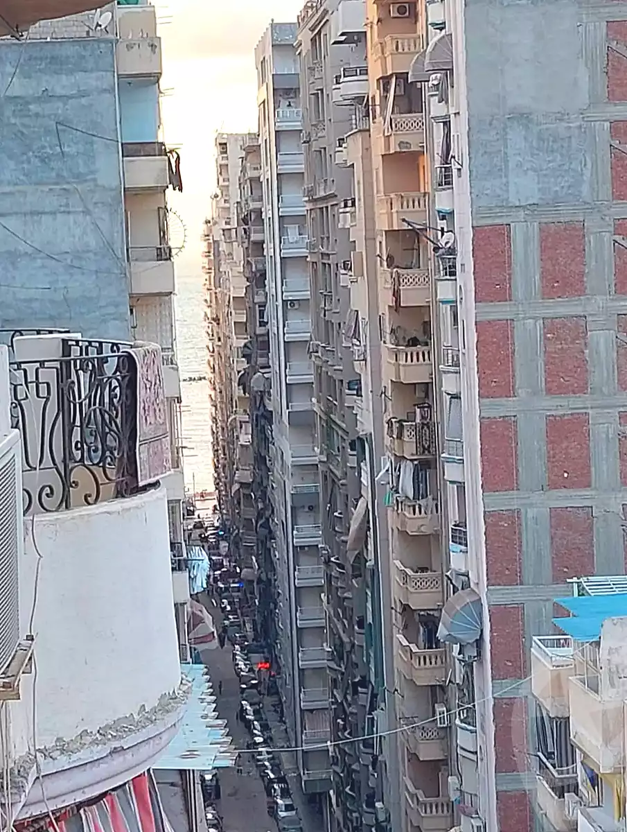 https://aqarmap.com.eg/ar/listing/7353423-for-sale-alexandria-sydy-bshr-sydy-bshr-bhry-el-shaikh-hussein-soliman-18-st