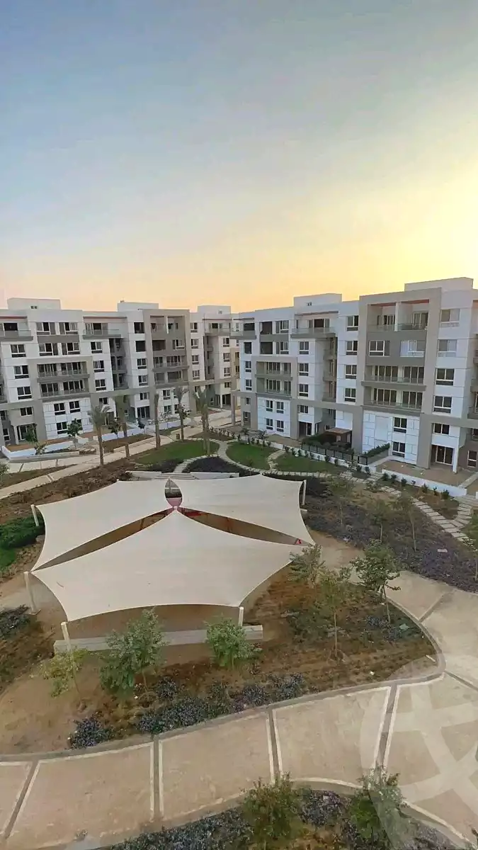 https://aqarmap.com.eg/ar/listing/7357278-for-sale-cairo-new-cairo-compounds-hyde-park-parkway-hyde-park-compound