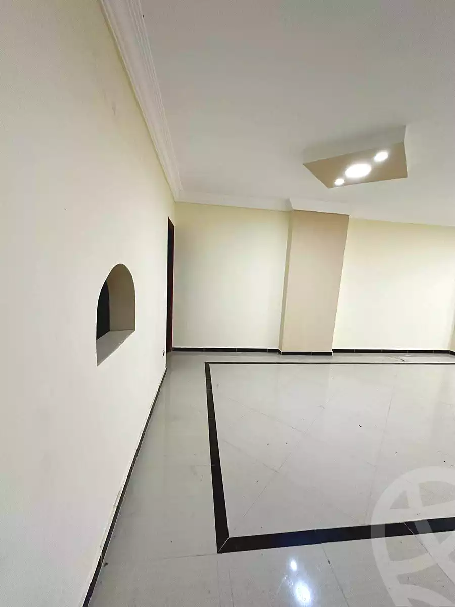 https://aqarmap.com.eg/en/listing/7357972-for-rent-alexandria-miami-el-sayed-radwan-st