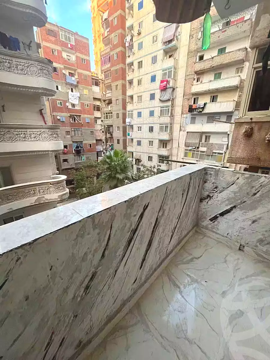 https://aqarmap.com.eg/ar/listing/7363940-for-sale-alexandria-bahray-el-anfoshy-sidi-kazman-st