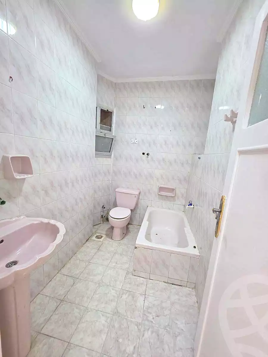 https://aqarmap.com.eg/ar/listing/7366629-for-sale-alexandria-al-agamy-shataa-el-nakheel