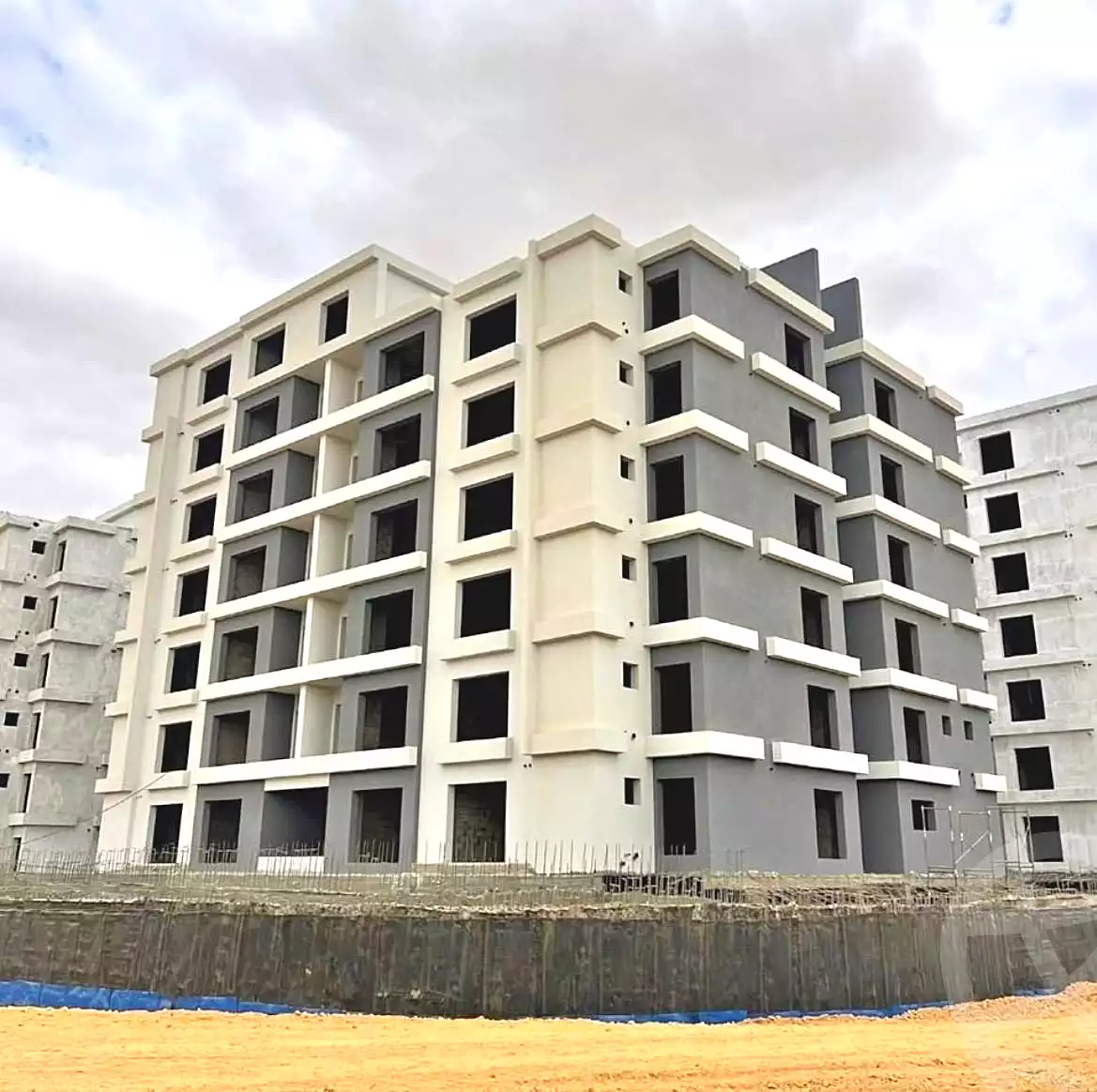 https://aqarmap.com.eg/ar/listing/7369019-for-sale-cairo-new-cairo-compounds-kmbwnd-kryk-twn-il-cazar
