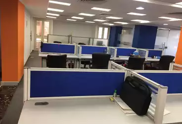 مقر إداري للبيع - 10 غرف - بالدور 7