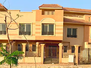 تاون هاوس للبيع في كمبوند الشروق سبرنجز - حسن علام، كمبوند بمدينة الشروق، 353 متر