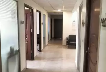 إداري للإيجار - 5 غرف - بالدور 4