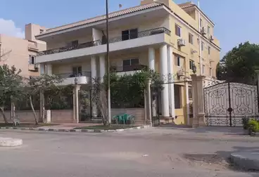 https://aqarmap.com.eg/ar/listing/4686710-for-sale-cairo-6th-of-october-featured-neighborhood-el-motamayez-neighborhood-abd-el-moneim-riad-st