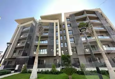 Apartment for sale in Privado Compound, 100 m, immediate receipt, lake view, and installments over 7 years