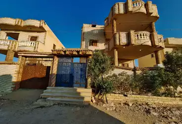 https://aqarmap.com.eg/ar/listing/4969692-for-sale-marsa-matruh-marsa-matrouh-city-alam-el-roum-st