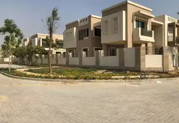 Villa for sale with a 10% down payment in a prime location on Suez Road.