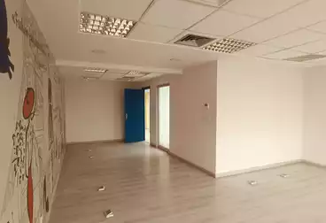 Administrative For rent in Makram Ebeid St.