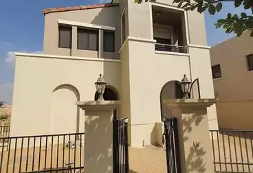 For sale, a stand villa on the first row of golf, directly in front of the lake, Uptown Cairo