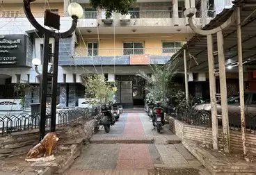 https://aqarmap.com.eg/ar/listing/5038996-for-sale-cairo-downtown-el-sakakeny-al-sheikh-qamar-st