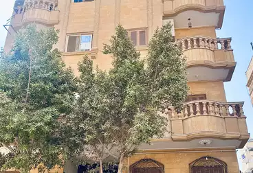 Apartment with Garden For sale 200 m2 from owner elhadaba elwosta