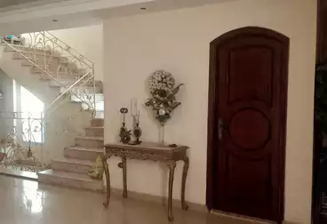 https://aqarmap.com.eg/en/listing/5053170-for-sale-cairo-el-sheikh-zayed-city-compounds-el-yasmeen-compound