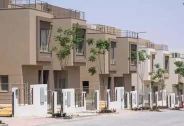 Townhouse corner For Sale Prime Location Facing North Palm Hills New Cairo